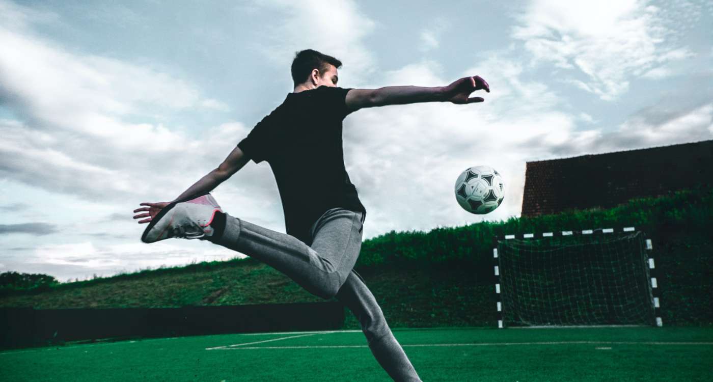 Backboard Banter Bouncing through Basketball’s Courtside Drama…