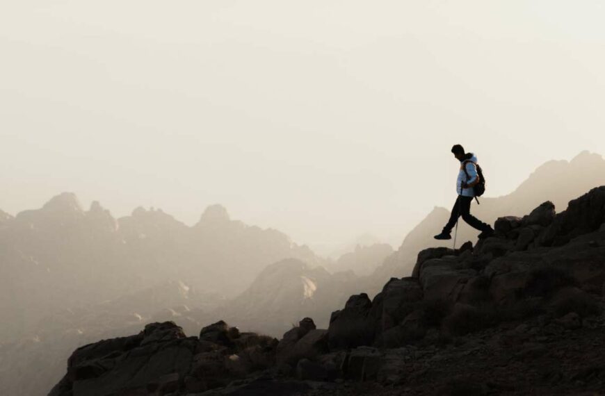 Hillside Yoga Retreats: Finding Inner Peace Amidst Majestic Mountain Scenery