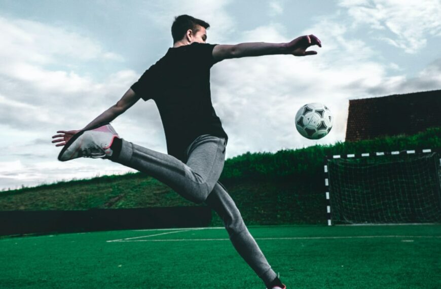 Ackboard Banter: Bouncing through Basketball’s Courtside Drama and Glory.